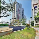 Stylish 3Br Rasuna Apt With Pool, Gym,Wi-Fi, Netflix