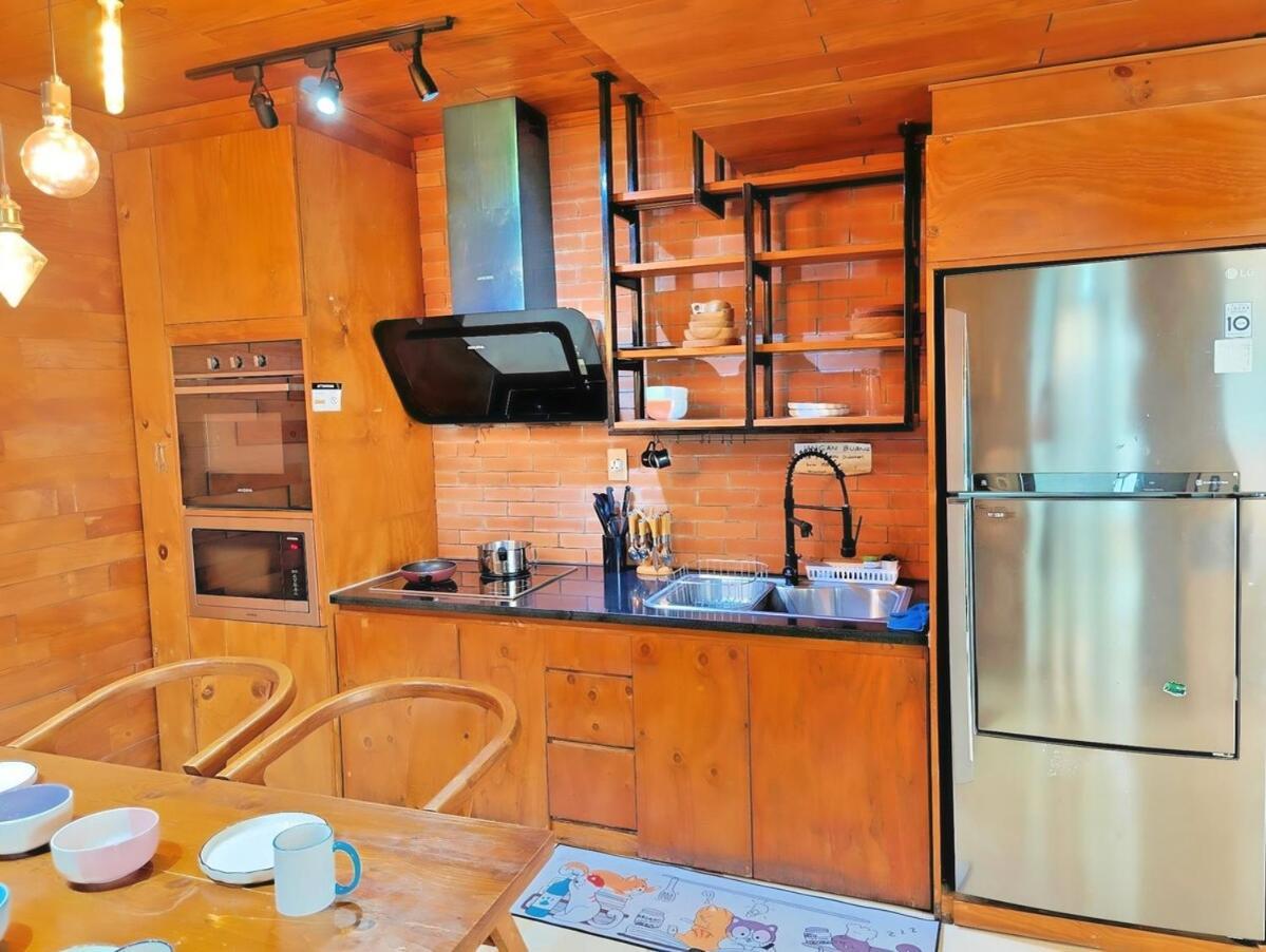 Stylish 3br Rasuna With Pool, Gym,wi-fi, Netflix Pangsapuri *
