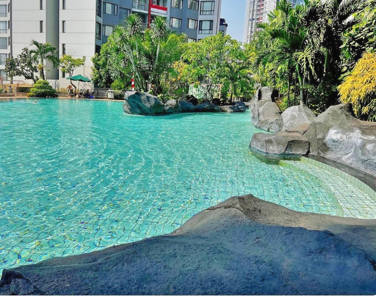 Stylish 3br Rasuna With Pool, Gym,wi-fi, Netflix Pangsapuri