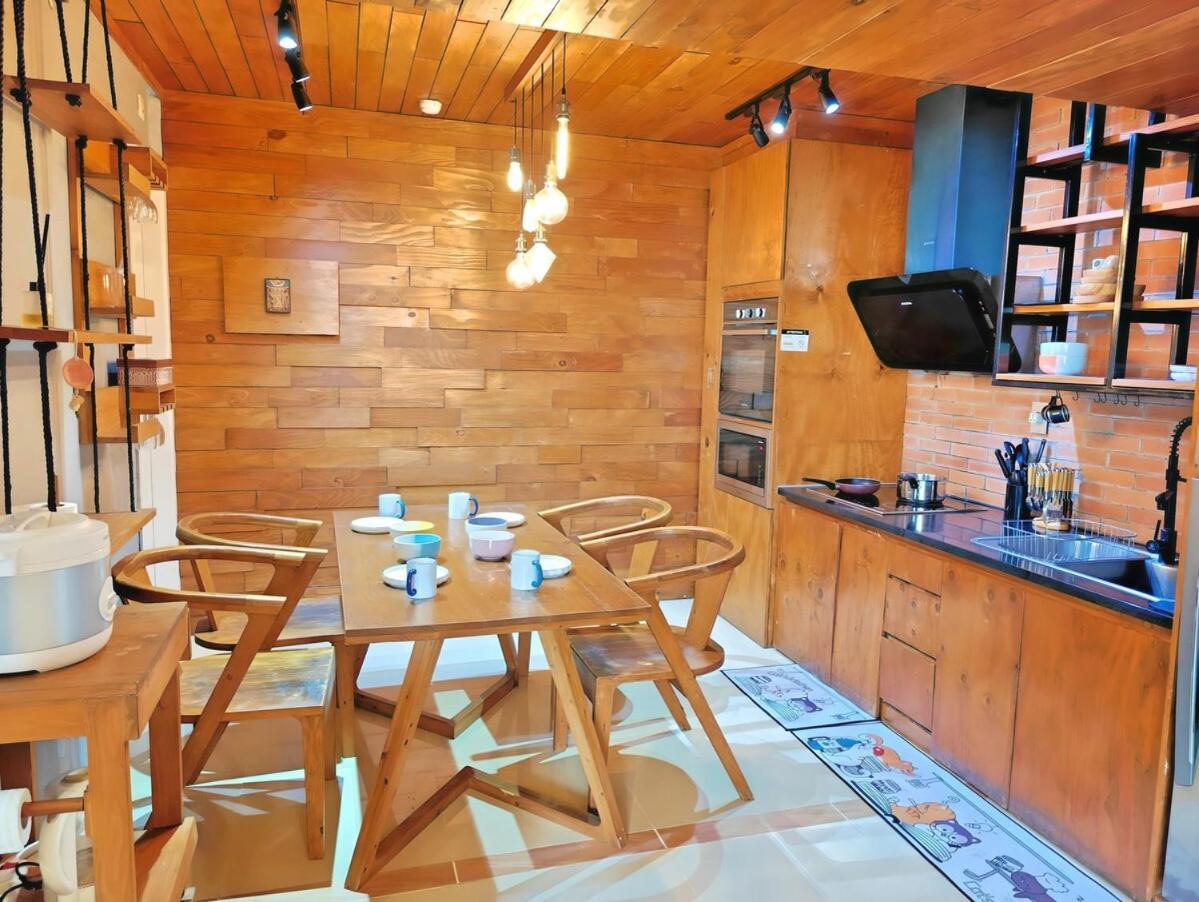 Stylish 3br Rasuna With Pool, Gym,wi-fi, Netflix Jakarta