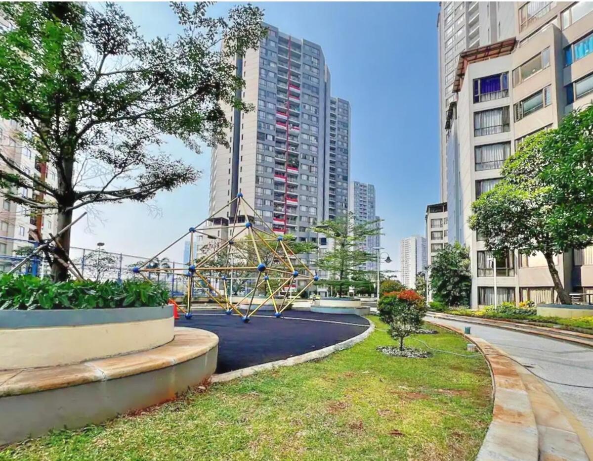 Stylish 3br Rasuna With Pool, Gym,wi-fi, Netflix * Jakarta